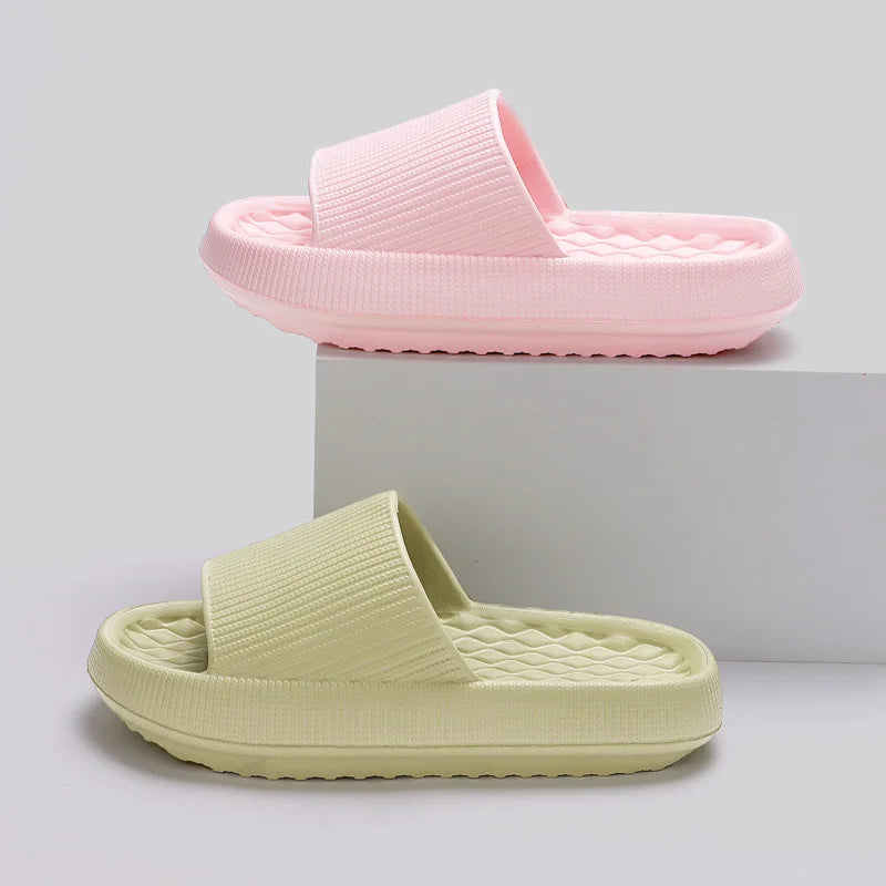 Chinelos de nuvem de plataforma grossa feminina Soft Sole Pillow Slides Summer Beach