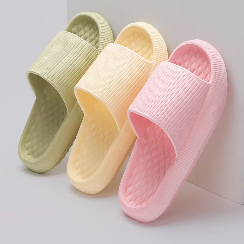 Chinelos de nuvem de plataforma grossa feminina Soft Sole Pillow Slides Summer Beach