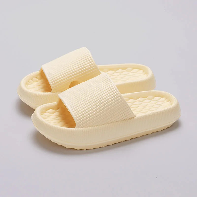 Chinelos de nuvem de plataforma grossa feminina  Soft Sole Pillow Slides Summer Beach
