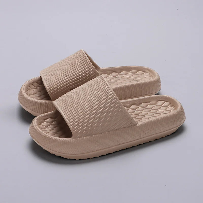 Chinelos de nuvem de plataforma grossa feminina  Soft Sole Pillow Slides Summer Beach